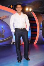 Salman Khan at IBN 7 Super Idols Award ceremony in Mumbai on 25th Nov 2012 (113).JPG